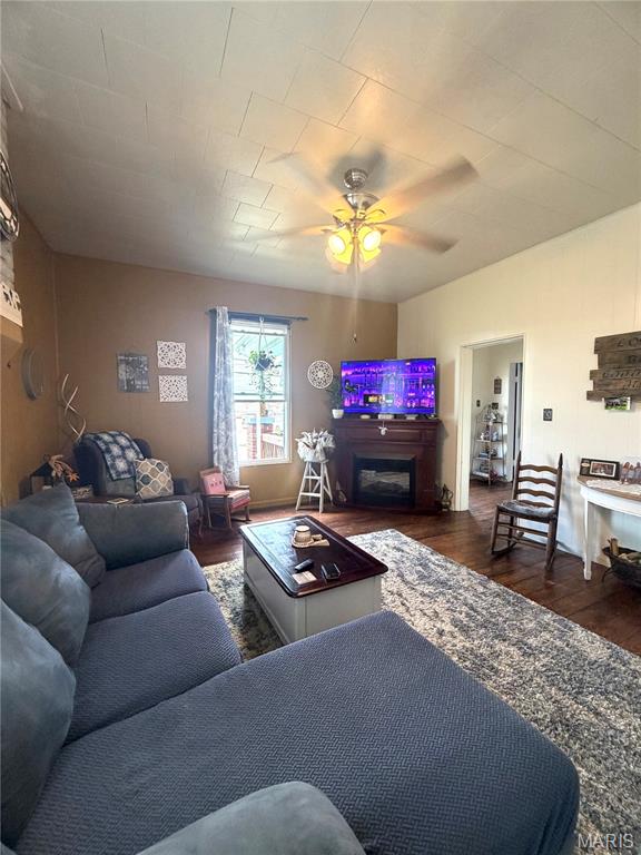 208 E First Street Property Photo 1
