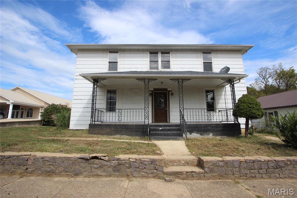 205 E 2nd Street Property Photo 1