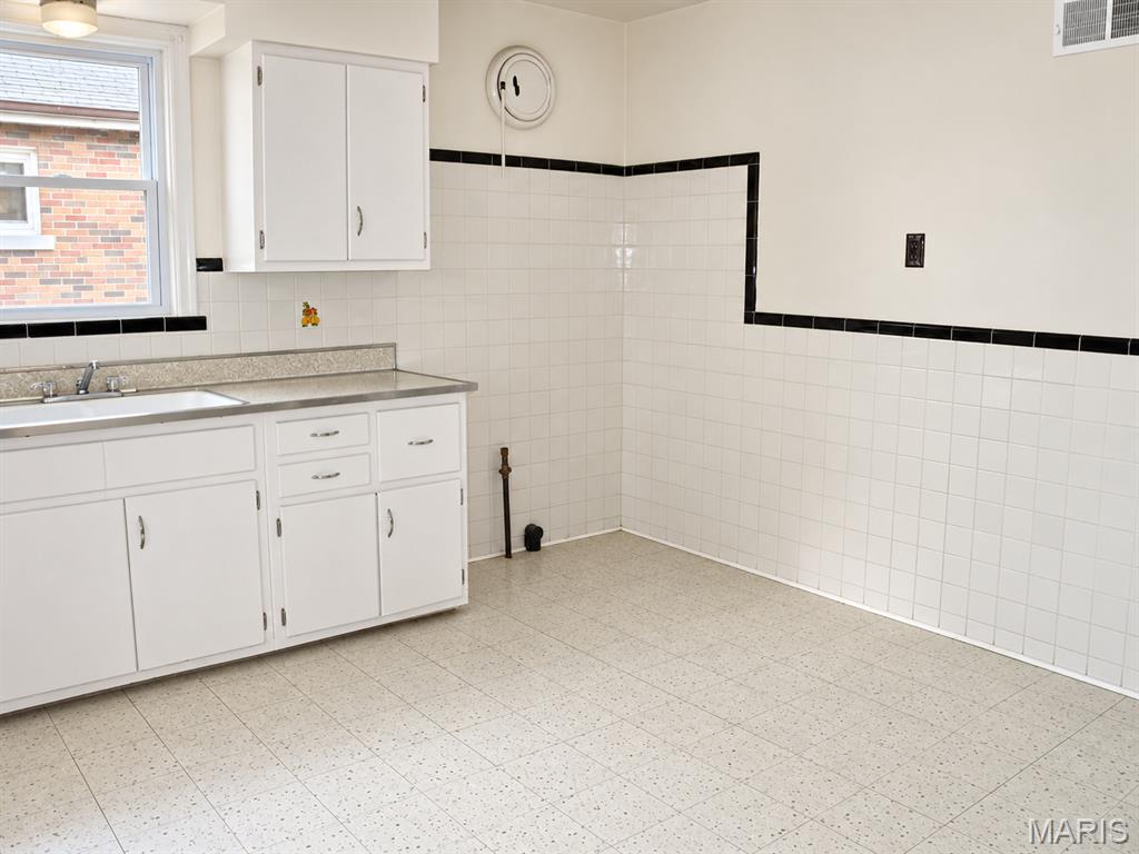 8522-8524 Mathilda Avenue Property Photo 6