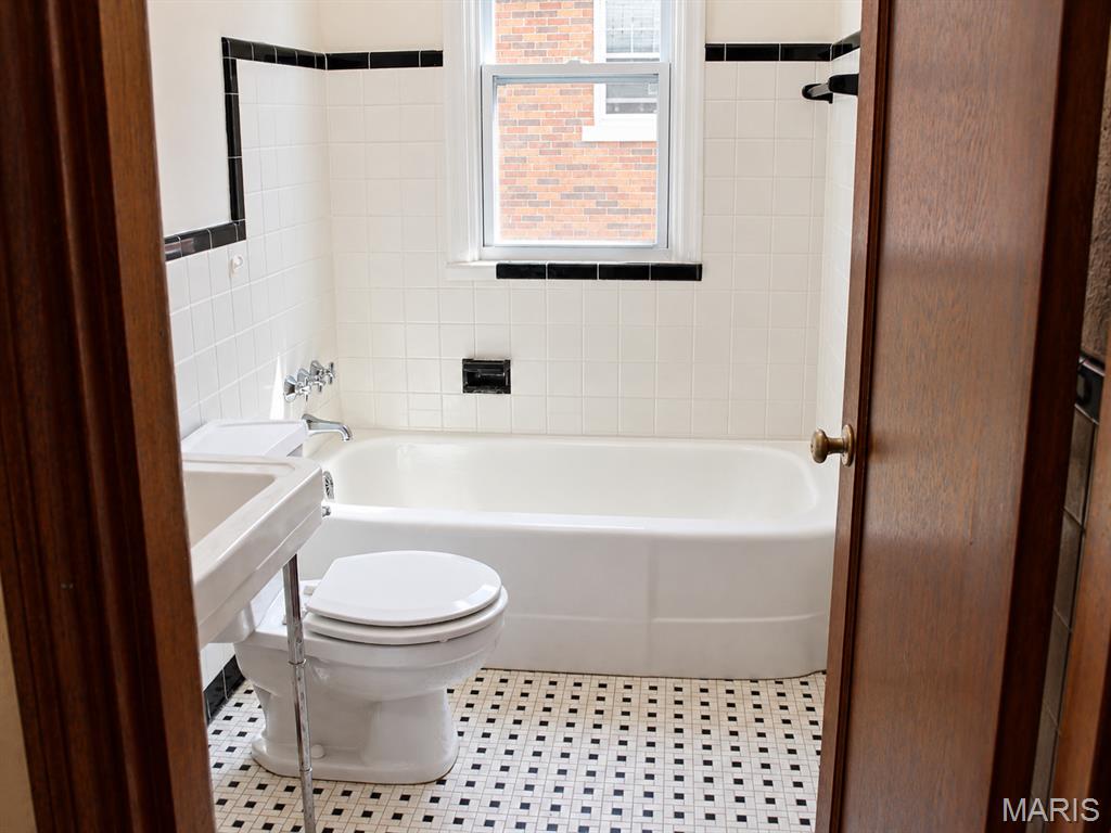 8522-8524 Mathilda Avenue Property Photo 7