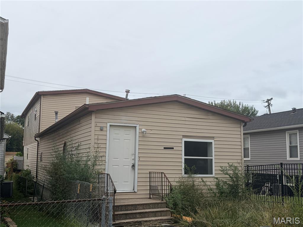 305 Meredocia Street Property Photo 1