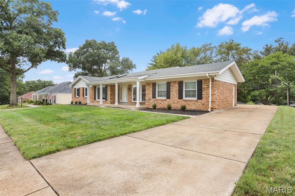 214 Glen Cove Drive Property Photo 1