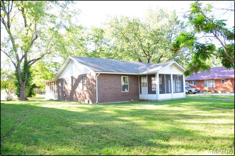 404 S Tellman Avenue Property Photo 1