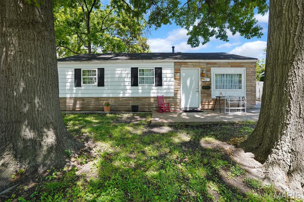 11 Saint Lambert Drive Property Photo 2