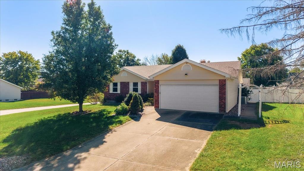 935 W Weybridge Court Property Photo 1