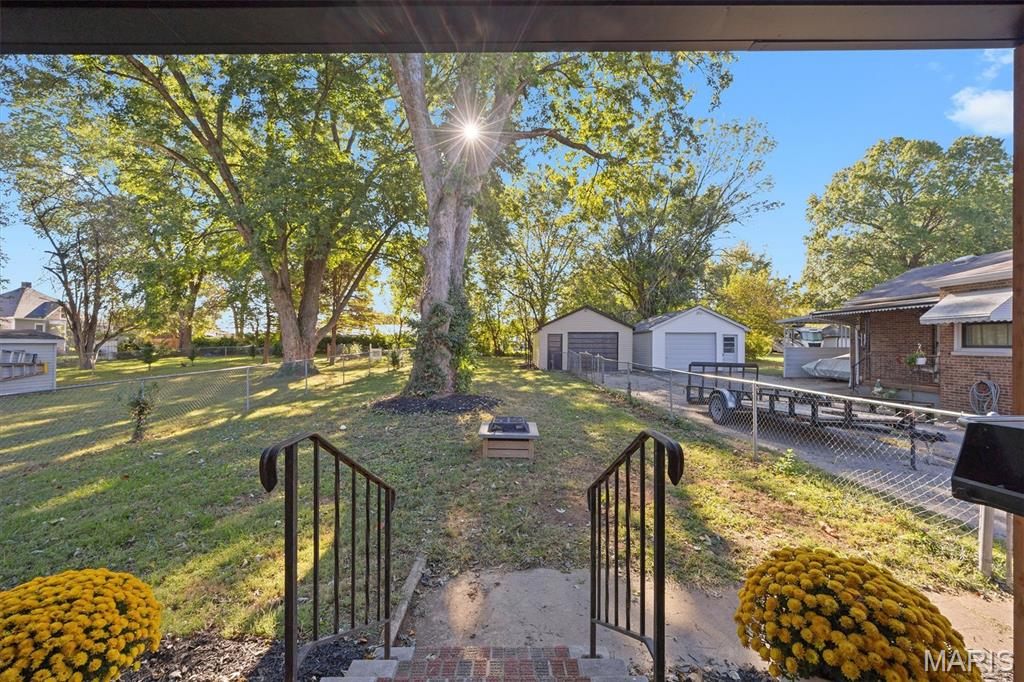 710 N Keebler Avenue Property Photo 21