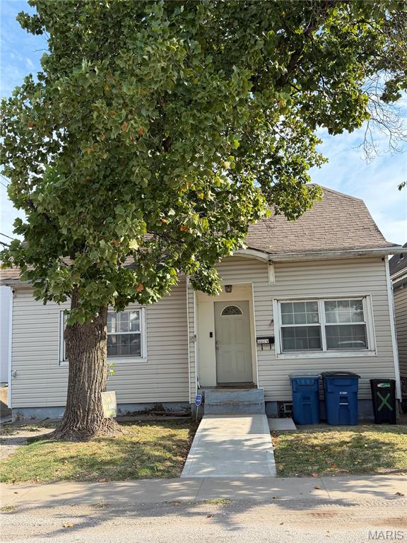 4879 Oldenburg Avenue Property Photo 1