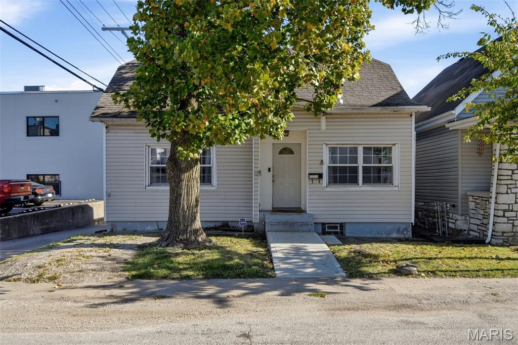 4879 Oldenburg Avenue Property Photo 1