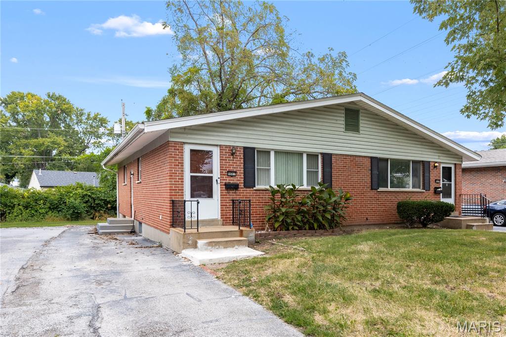 6267 N Hanley Road Property Photo 3