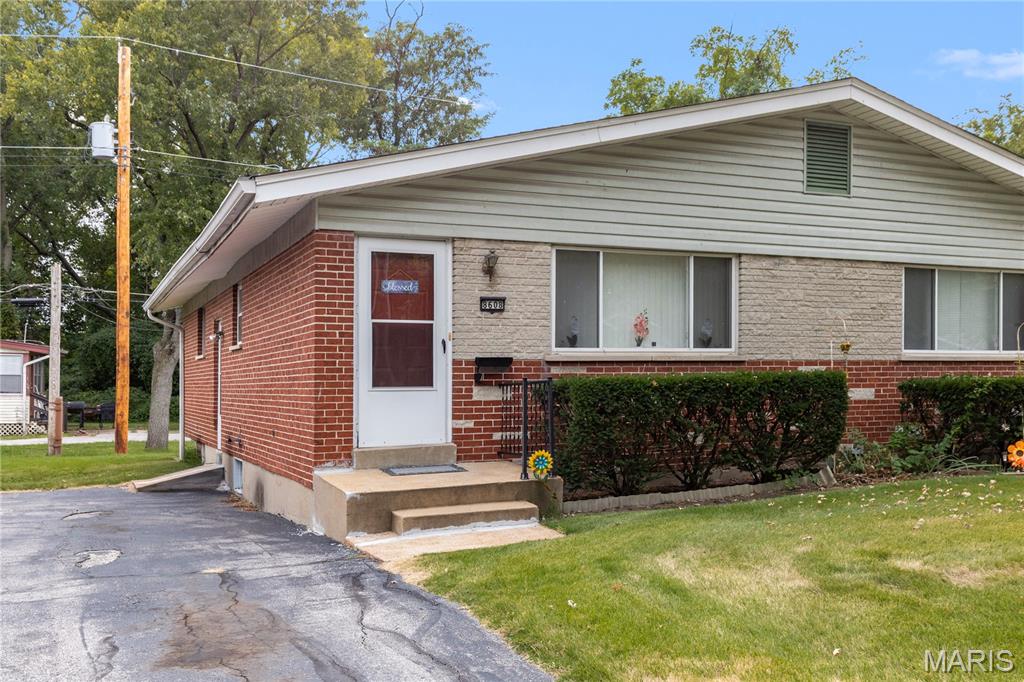 6267 N Hanley Road Property Photo 16