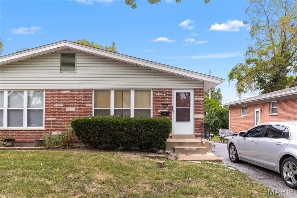 6267 N Hanley Road Property Photo 18