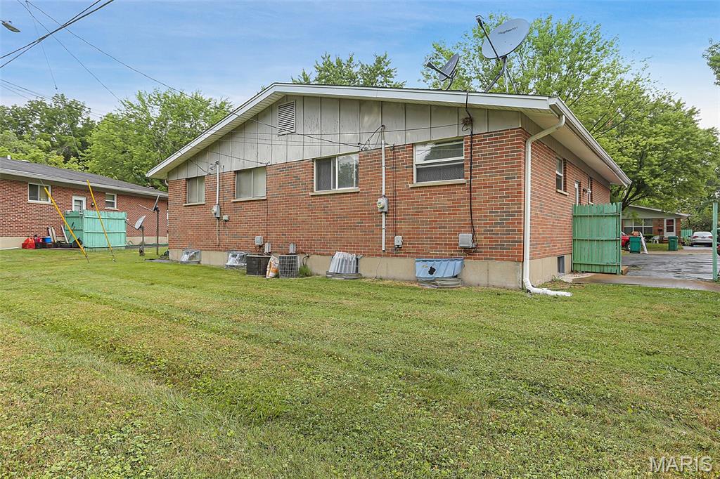 6267 N Hanley Road Property Photo 33