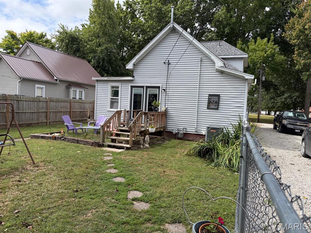 515 S Cedar Street Property Photo 4