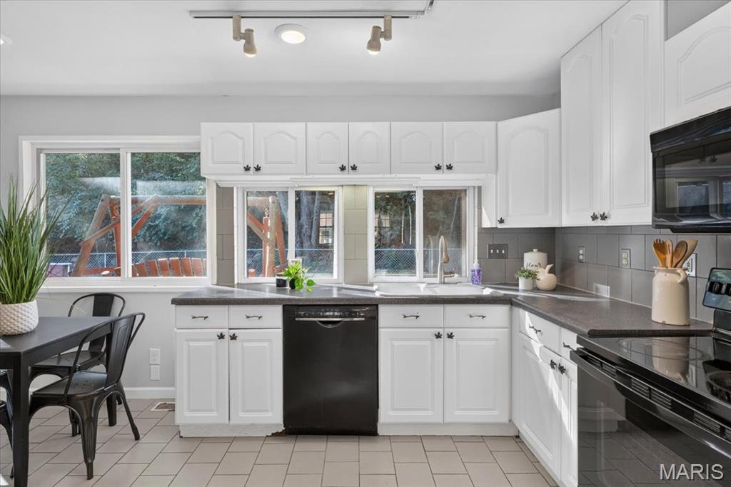 5034 Country Valley Drive Property Photo 6