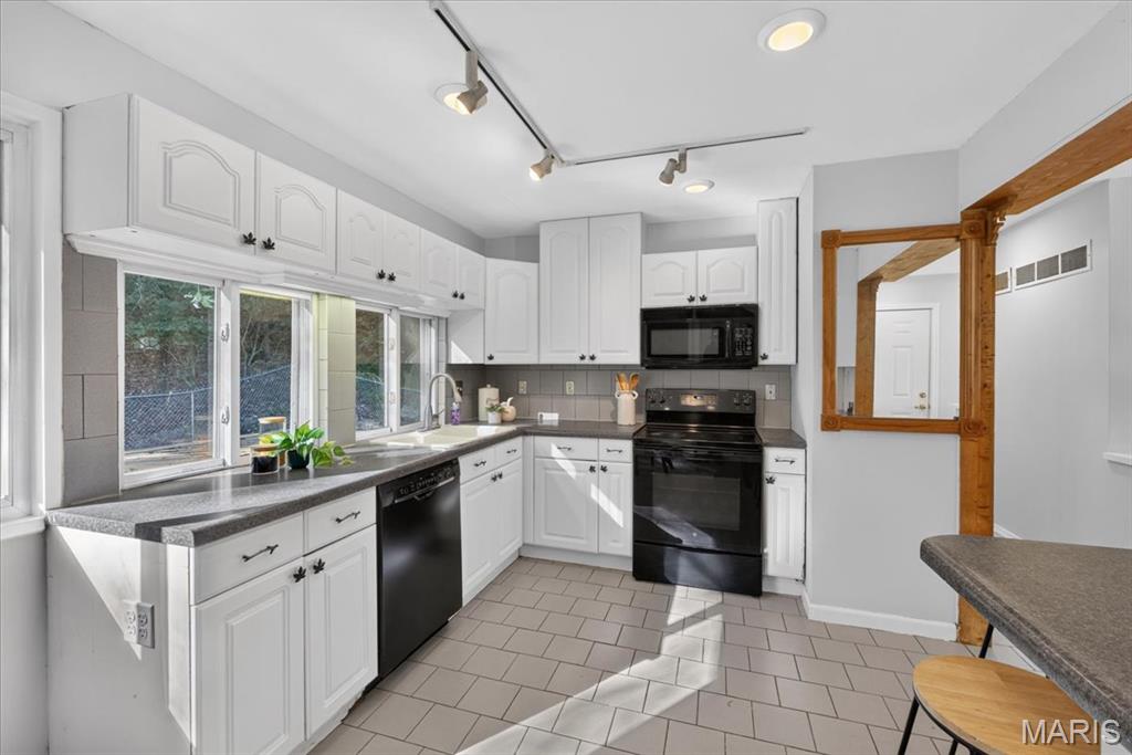 5034 Country Valley Drive Property Photo 8
