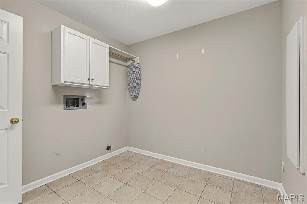 913 S Sutton Place Property Photo 13