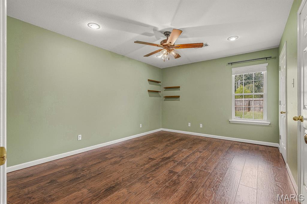 913 S Sutton Place Property Photo 15