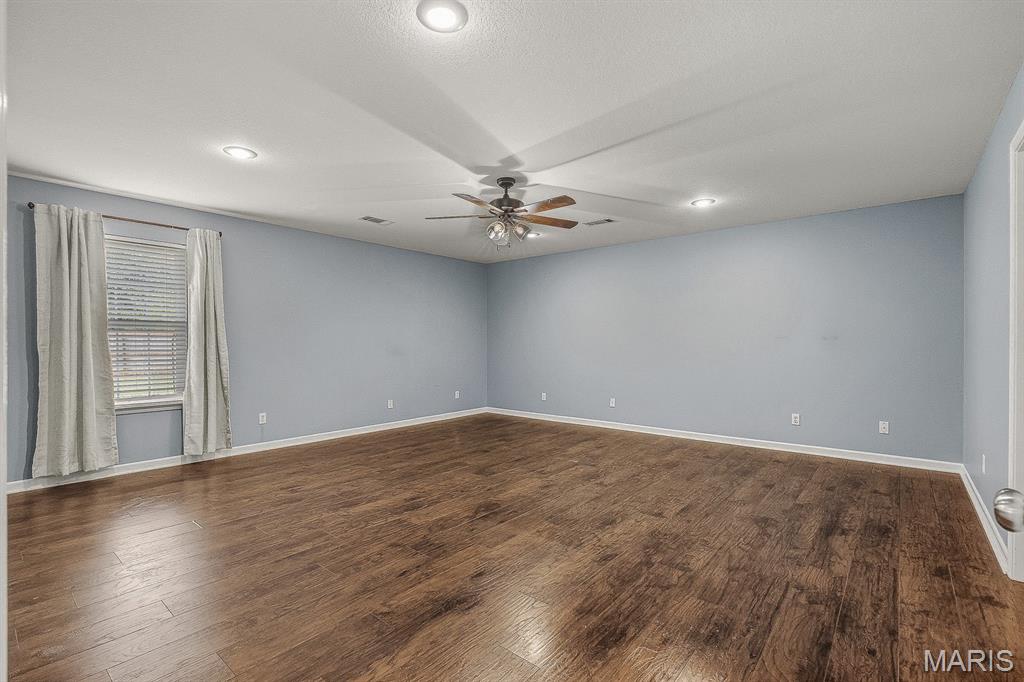 913 S Sutton Place Property Photo 17