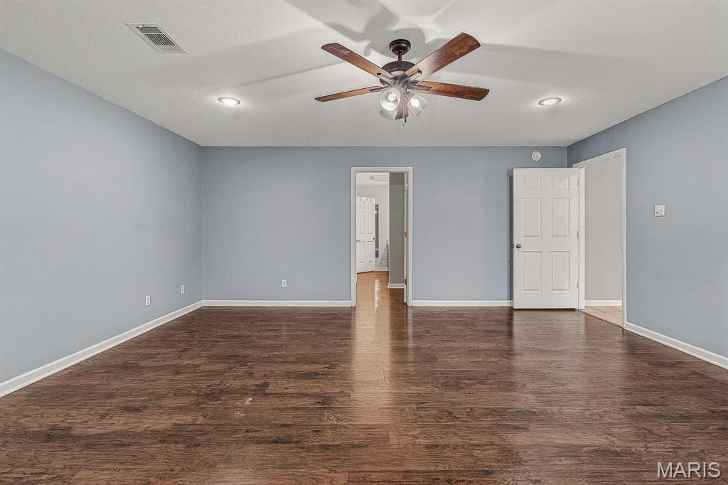 913 S Sutton Place Property Photo 18