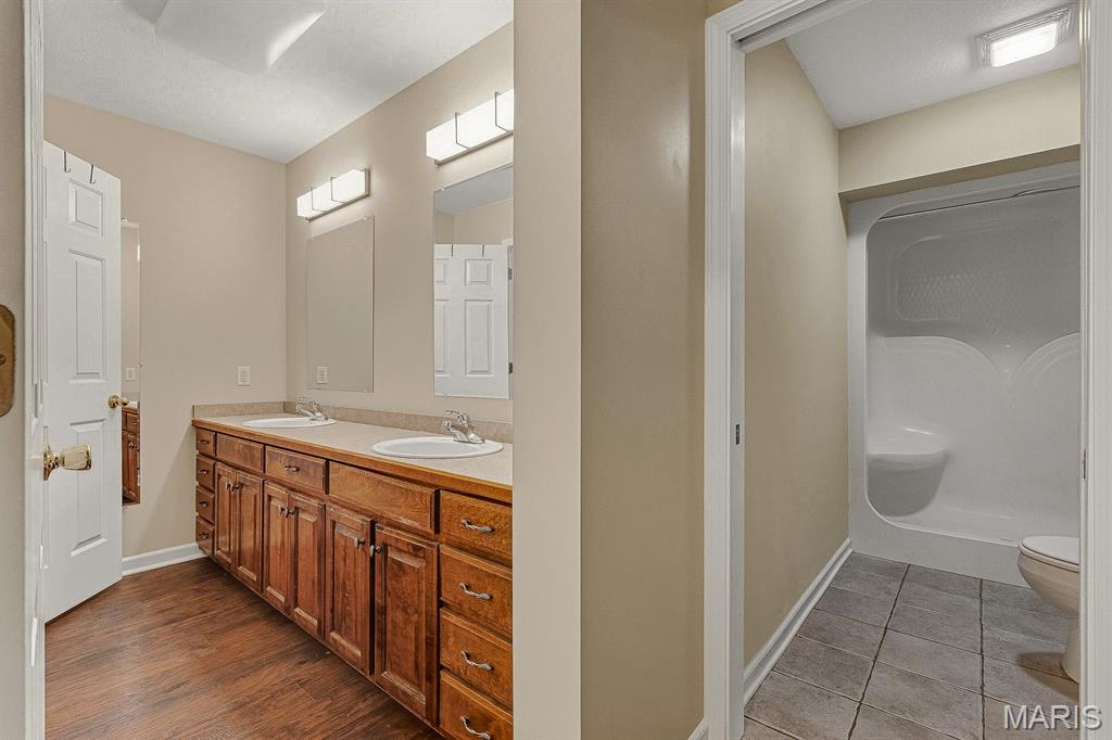 913 S Sutton Place Property Photo 19