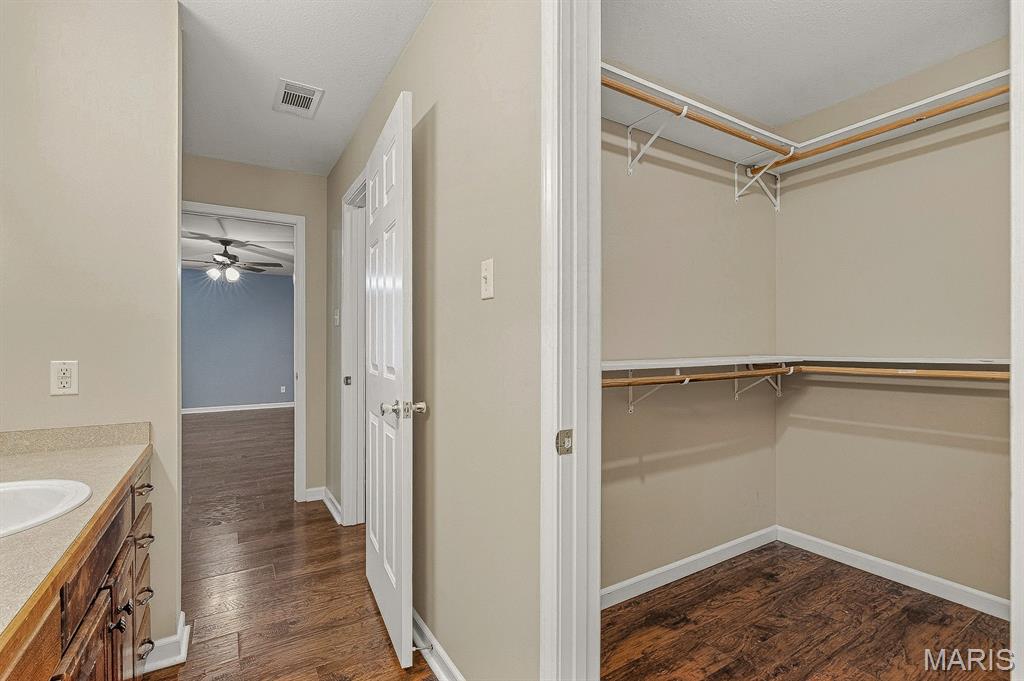 913 S Sutton Place Property Photo 21