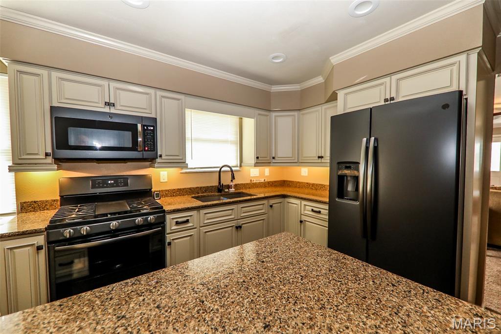 2200 Dawn Place Property Photo 2