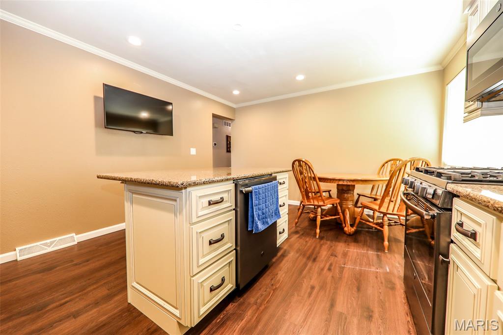 2200 Dawn Place Property Photo 3