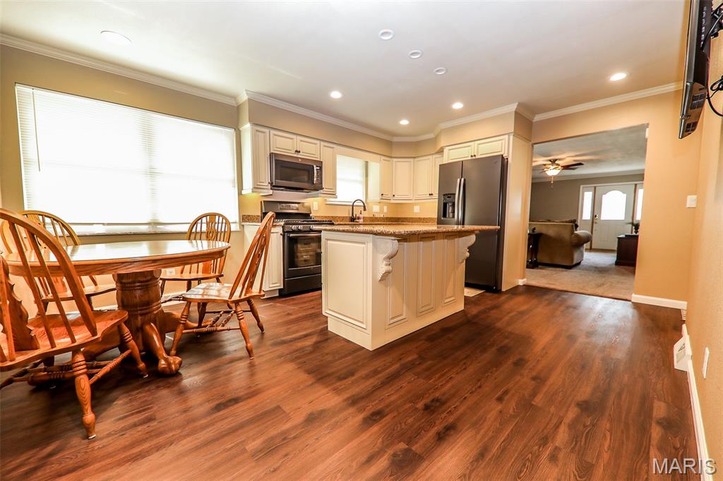2200 Dawn Place Property Photo 4