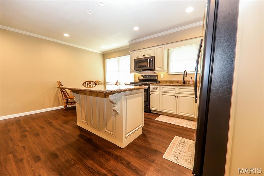 2200 Dawn Place Property Photo 5