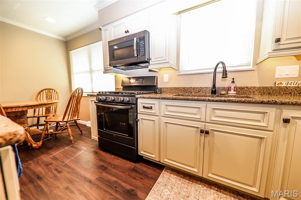 2200 Dawn Place Property Photo 6