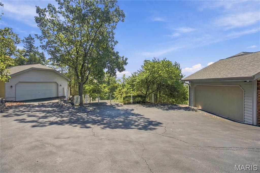2 Rockwood Forest Glen Property Photo 2