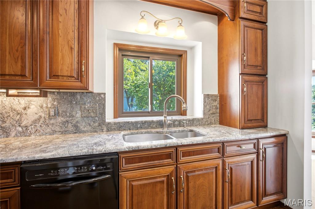 2 Rockwood Forest Glen Property Photo 23
