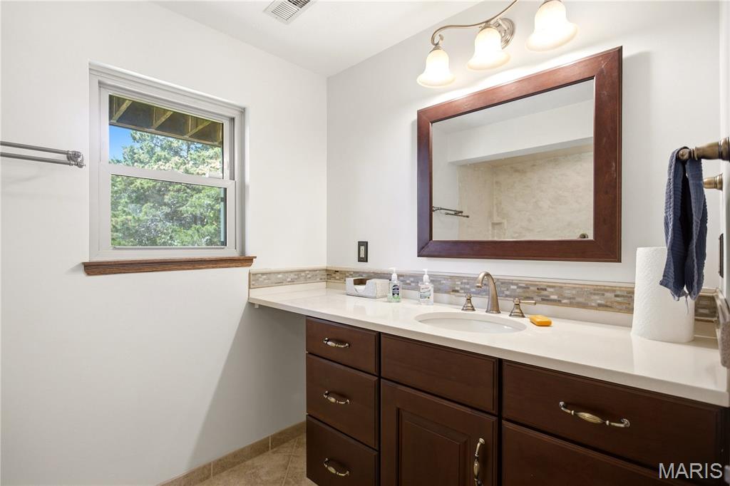 2 Rockwood Forest Glen Property Photo 38