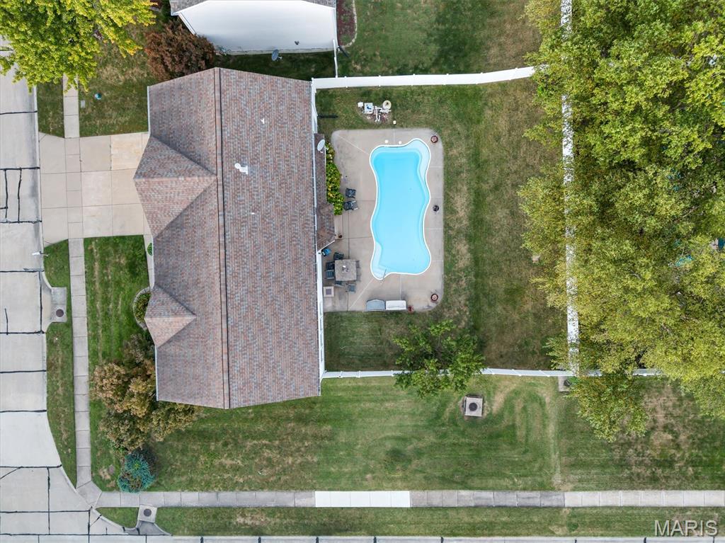 3552 Sutton Drive Property Photo 3