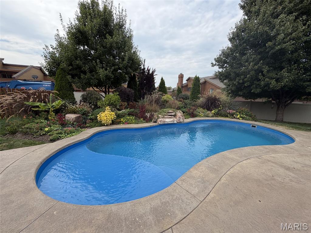 733 Cedar Glen Drive Property Photo 3