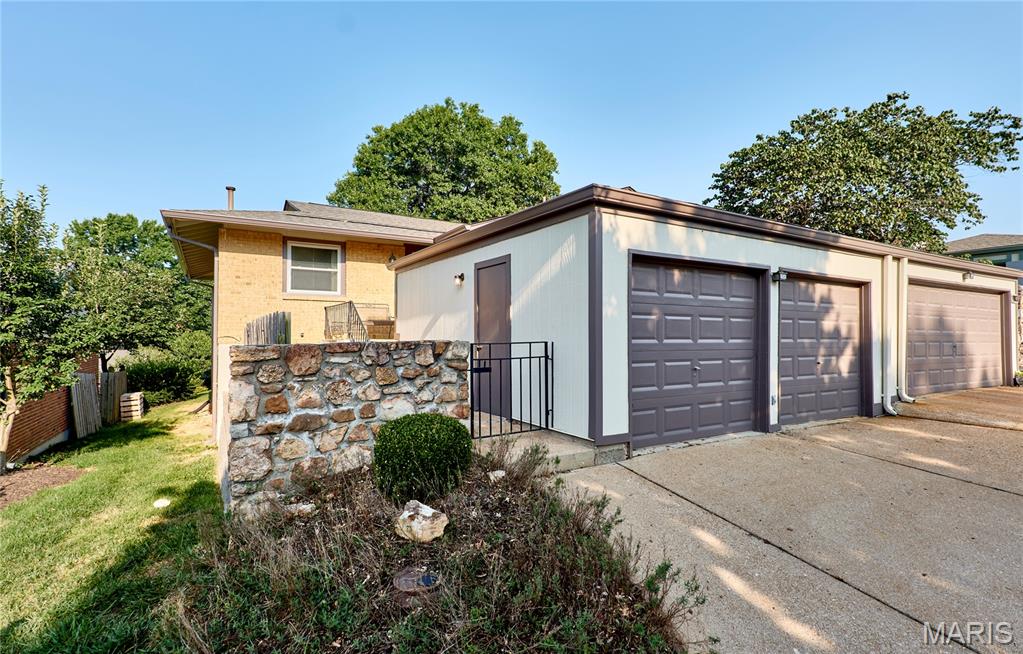 987 Barbizon Drive Property Photo 1