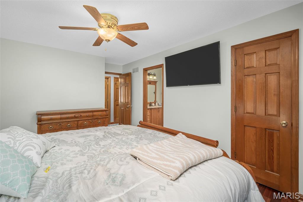 355 Birmingham Drive Property Photo 18