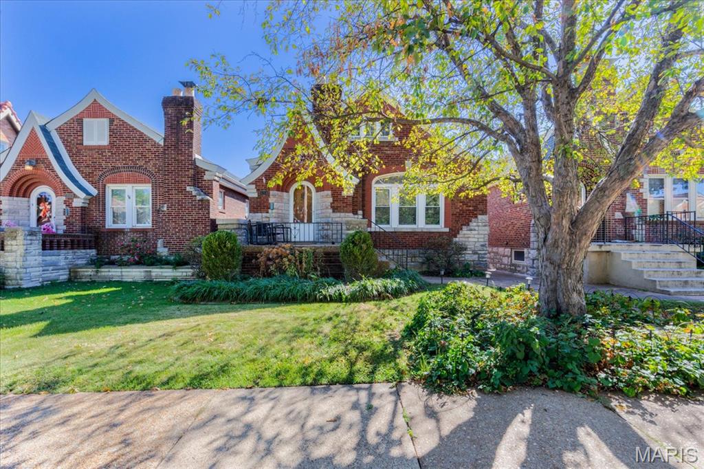 5714 Walsh Street Property Photo 1