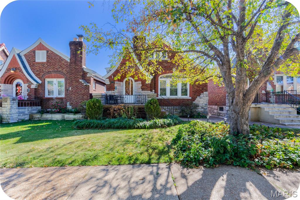 5714 Walsh Street Property Photo