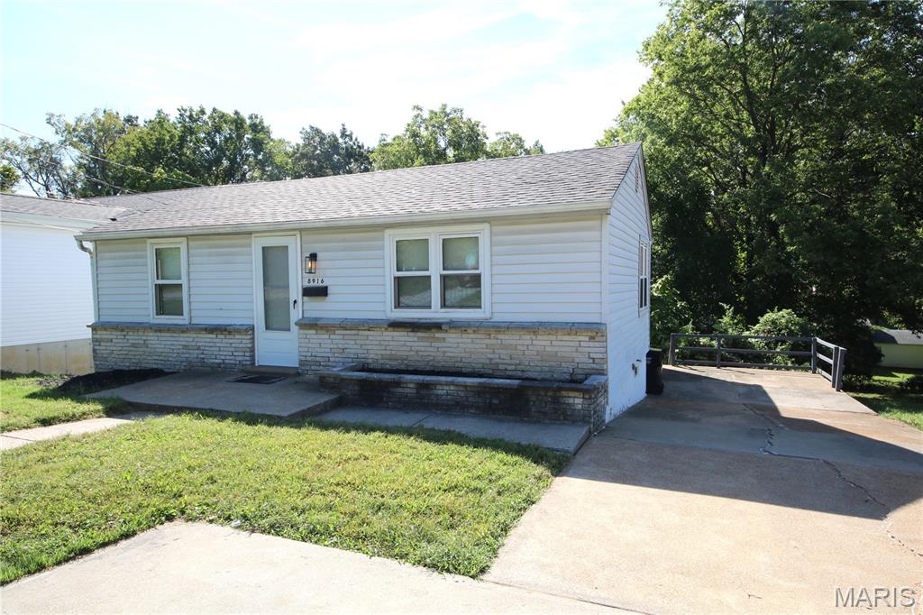 8916 Higginson Drive Property Photo 1