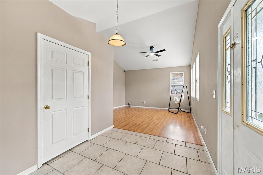 523 W Bottom Avenue Property Photo 6