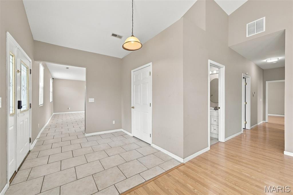 523 W Bottom Avenue Property Photo 7