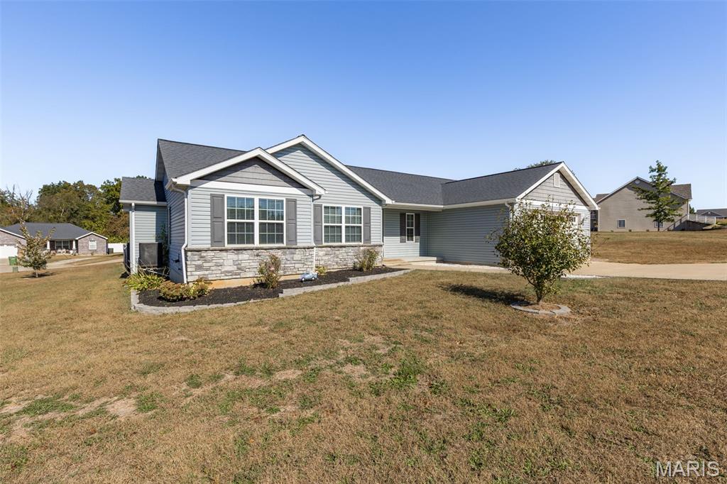 212 Redbud Drive Property Photo 3