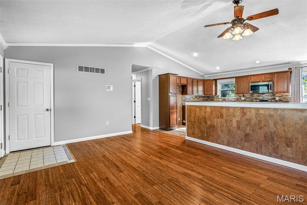 2160 Forest Lane Property Photo 12