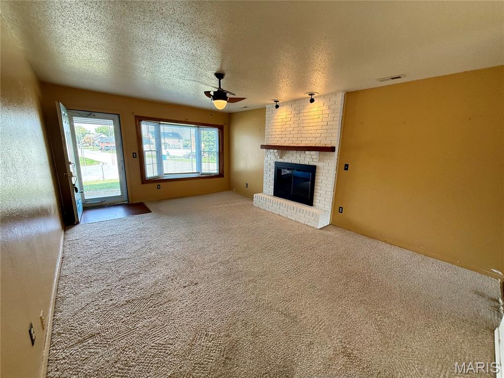 31 Twin Oaks Drive Property Photo 6