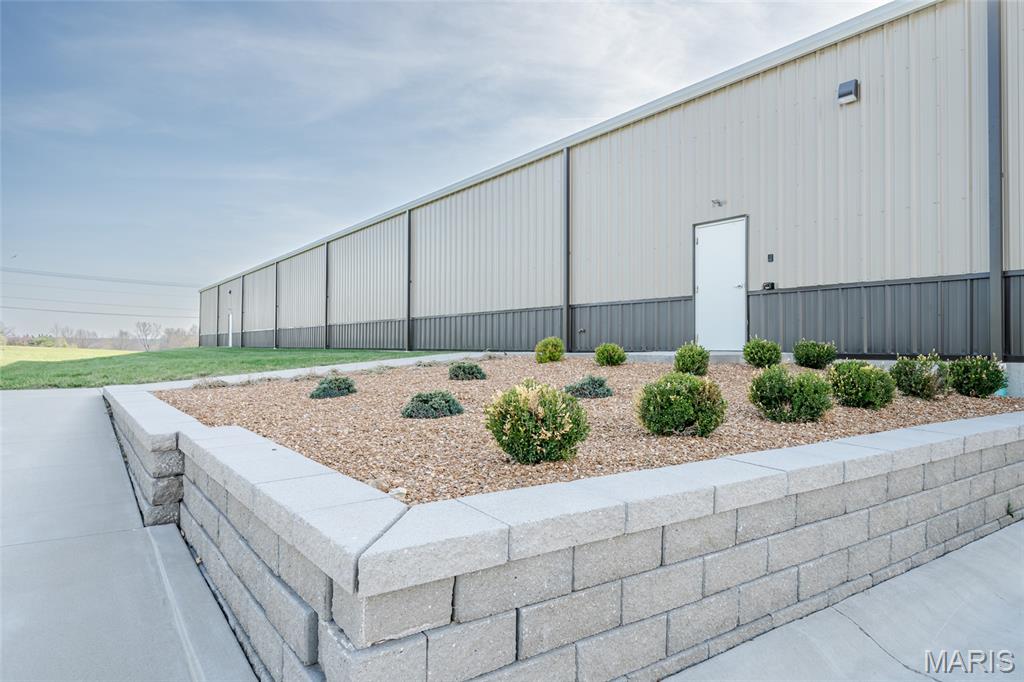 100 Industrial Drive Property Photo 4