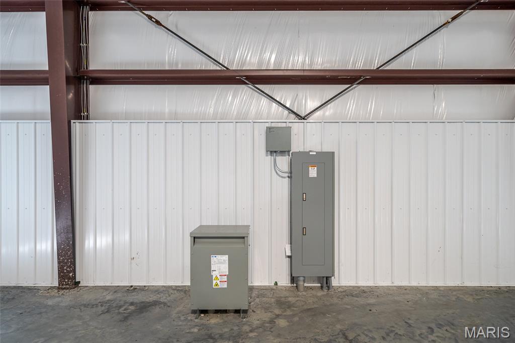 100 Industrial Drive Property Photo 21