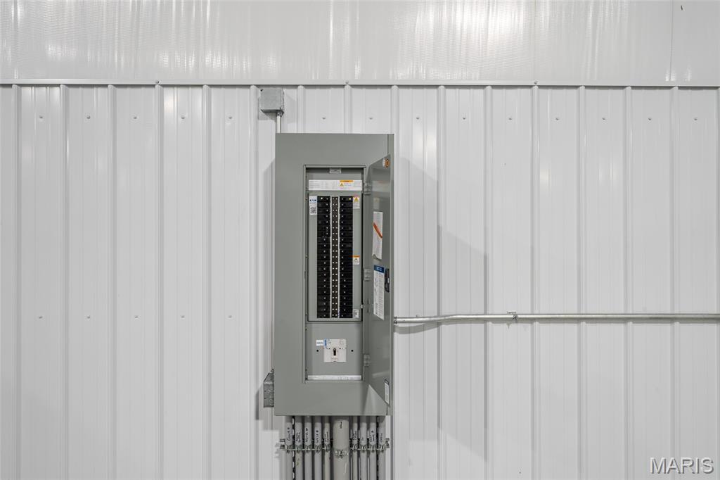 100 Industrial Drive Property Photo 29