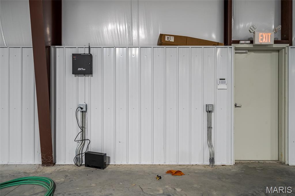 100 Industrial Drive Property Photo 30