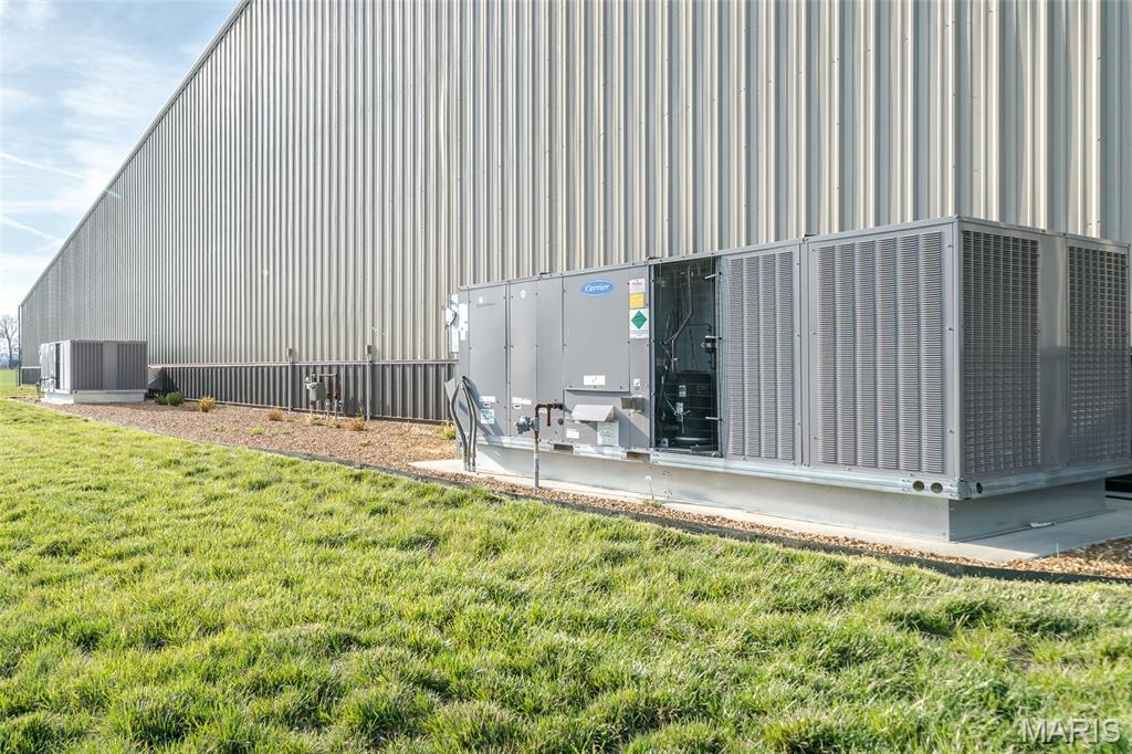 100 Industrial Drive Property Photo 35